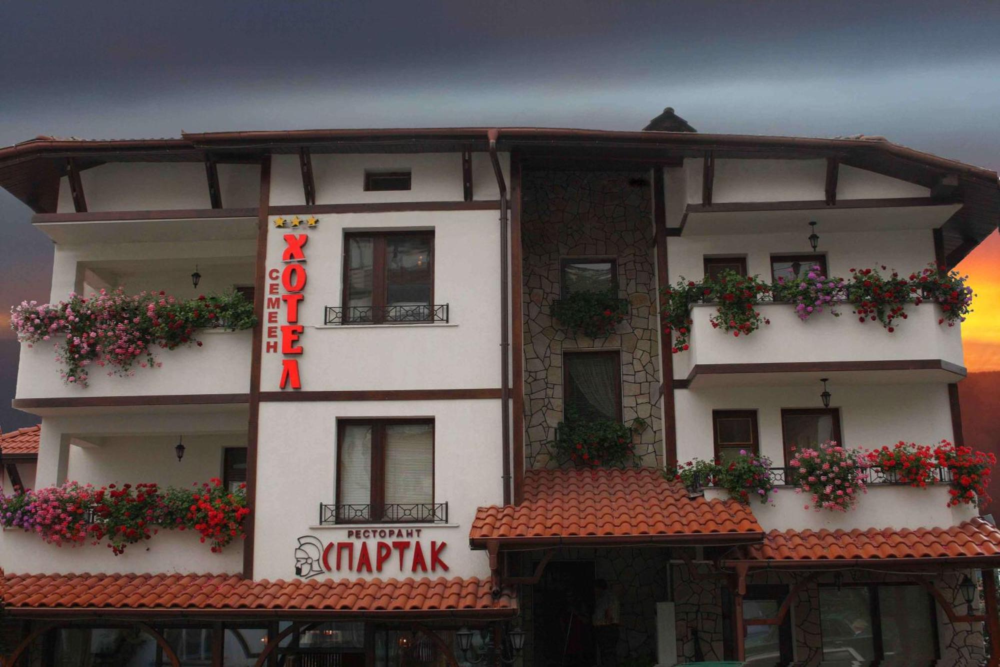 Spartak Family Hotel Smolyan Exteriör bild